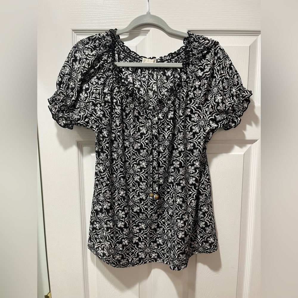 Black and White Floral Women's Ruffled Sleeve Boho Top LargeWomen’s